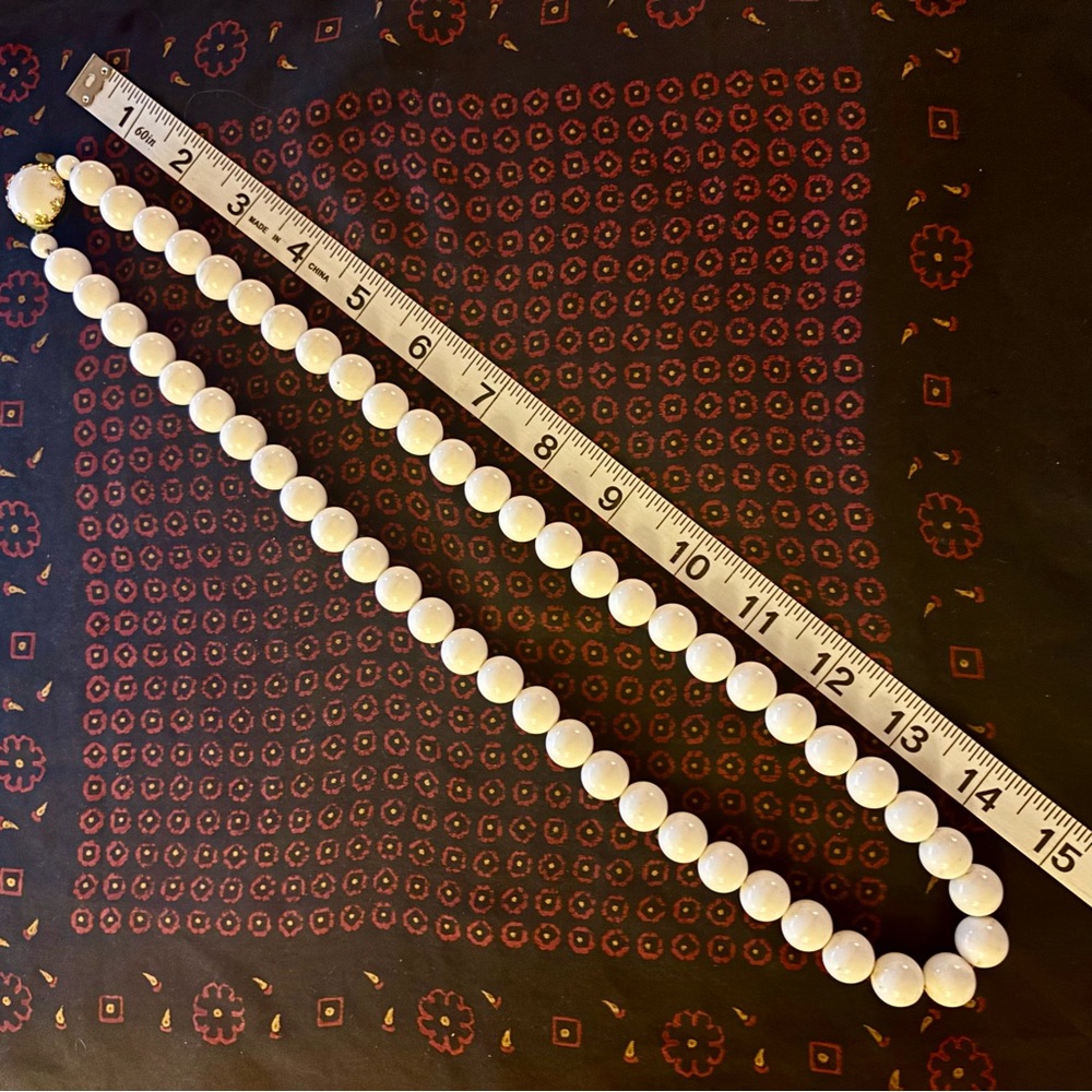 Vintage Austrian Made White Beaded Silk String Round Necklace - Picture 10 of 11